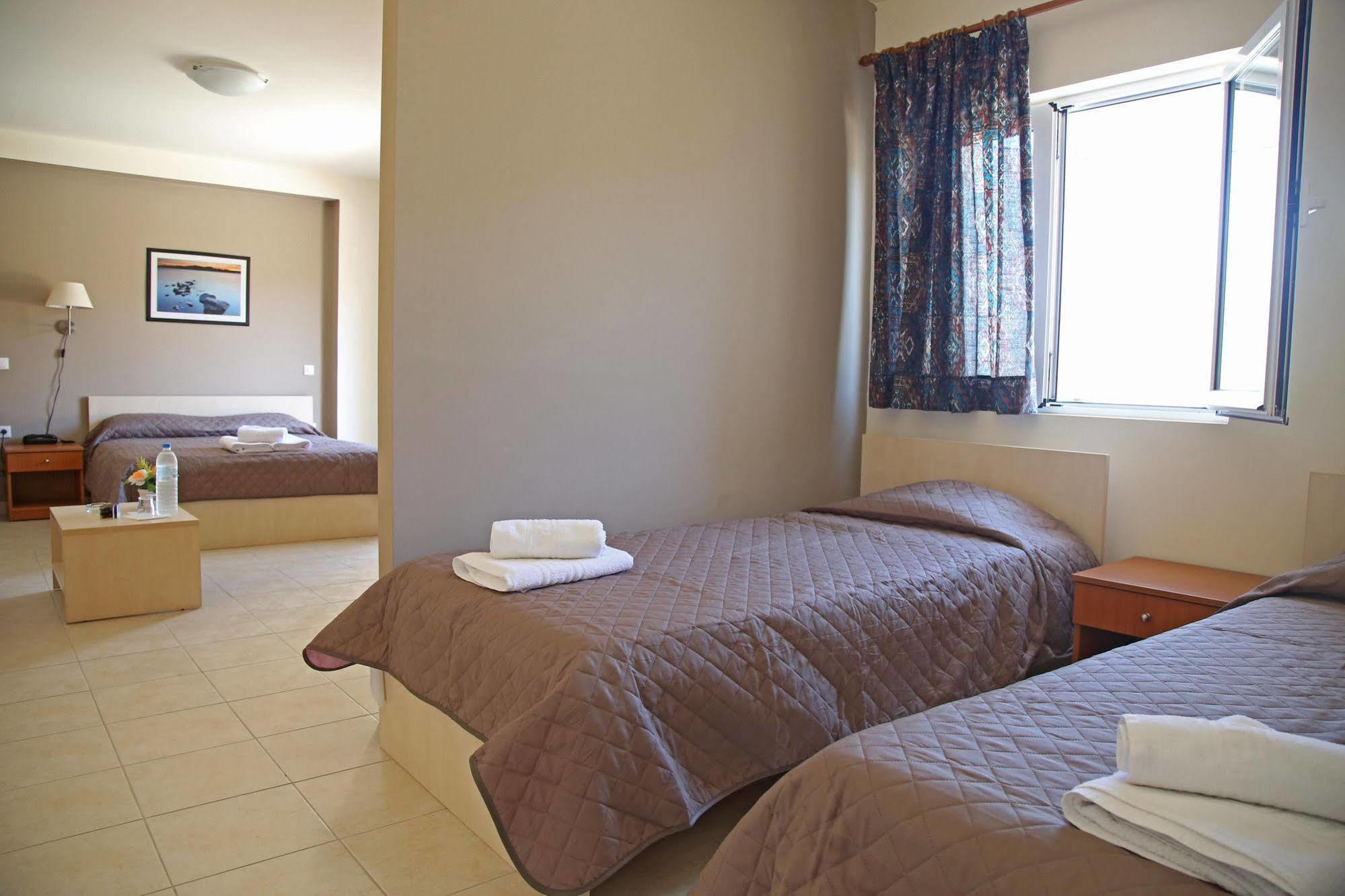 Hotel Sea Breeze Szitía Kültér fotó